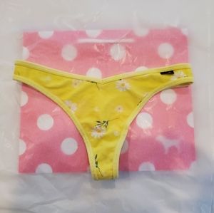 🔥💕PINK Victoria's Secret daisy thong panties